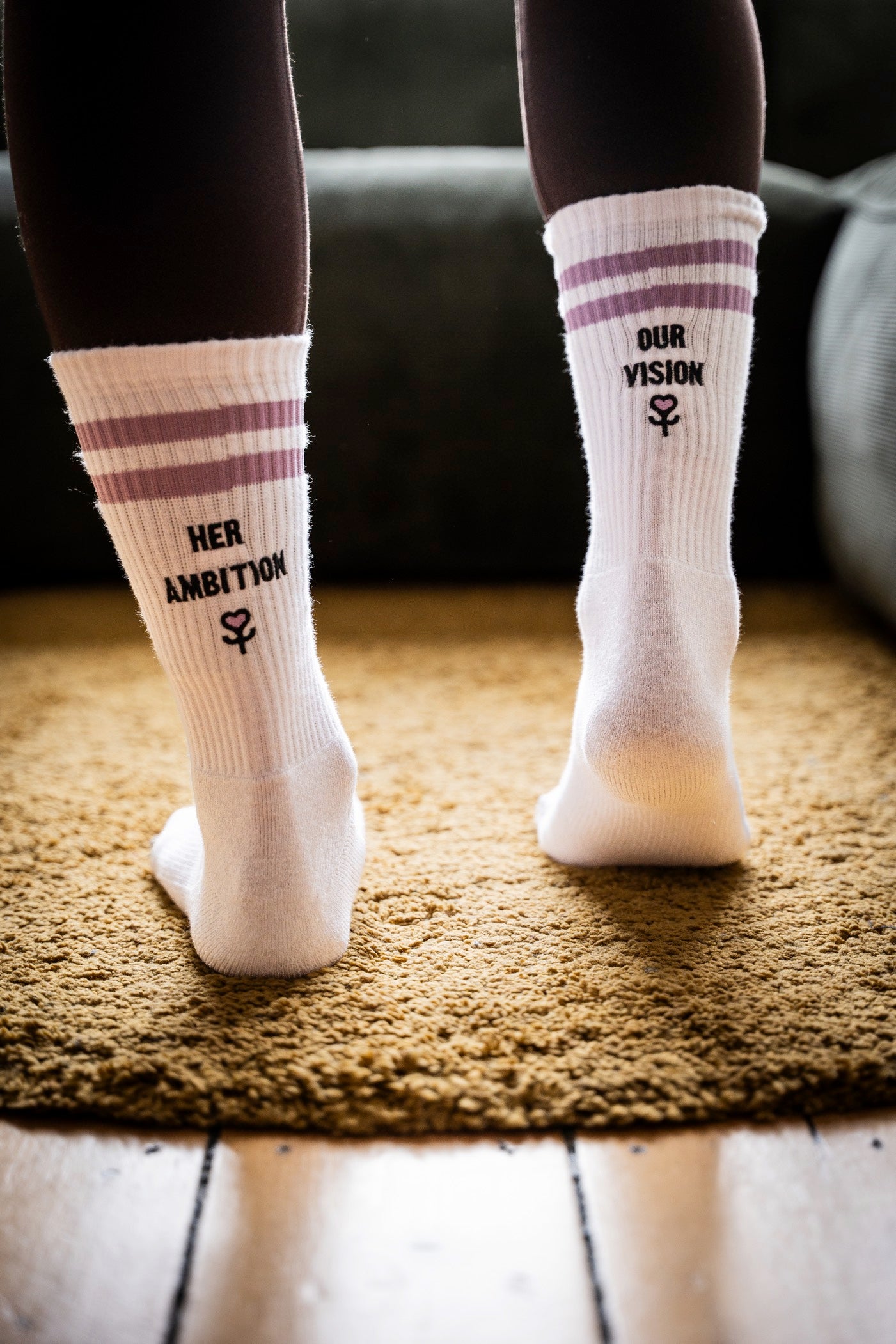Support Your Sister Her Ambition Our Vision Socken in Lilac Independent